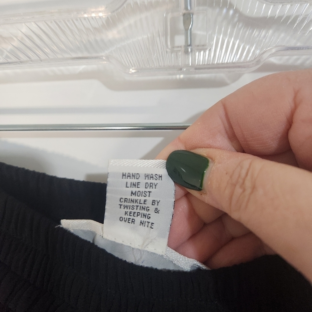 Women's Black Skirt. Size 14/16 - Picture 3 of 7